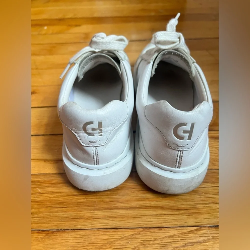Cole Haan White Floral Sneakers | Size 7